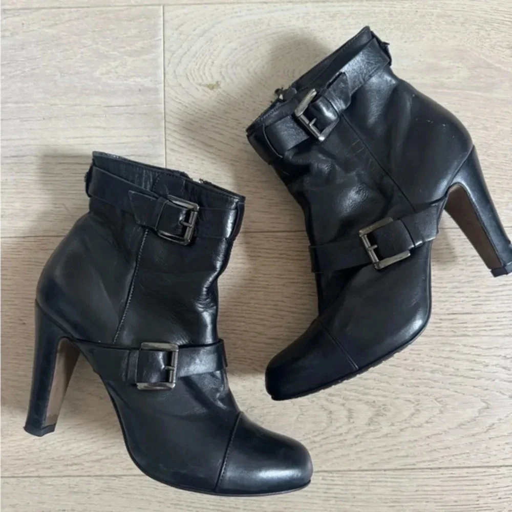 Seventy leather heeled booties size 37